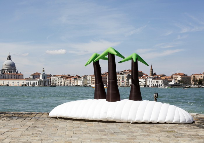 Island-on-square-Venice